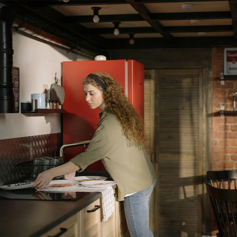 girl doing dishes